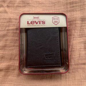 NWT Levi's Trifold Wallet Brown